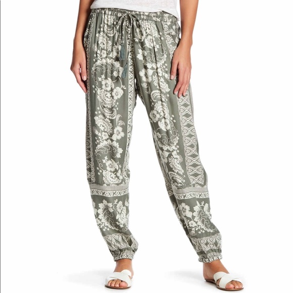 Angie Pants - CLOSING LAST SALE NWOT Angie Printed Jogger Pant